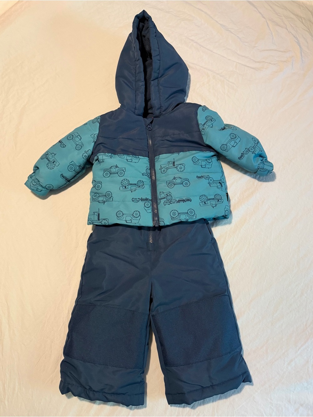 Joe Fresh snowsuit size 6-12 months